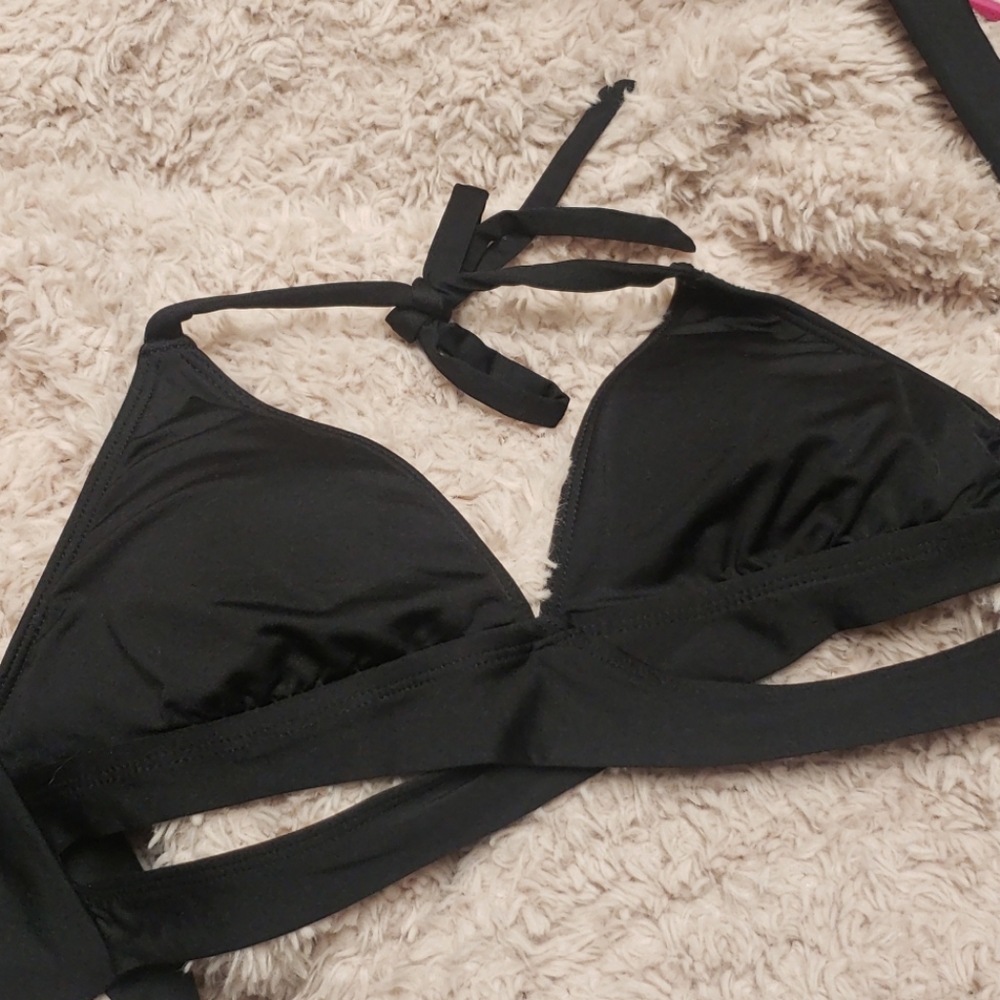 Black swim top straps